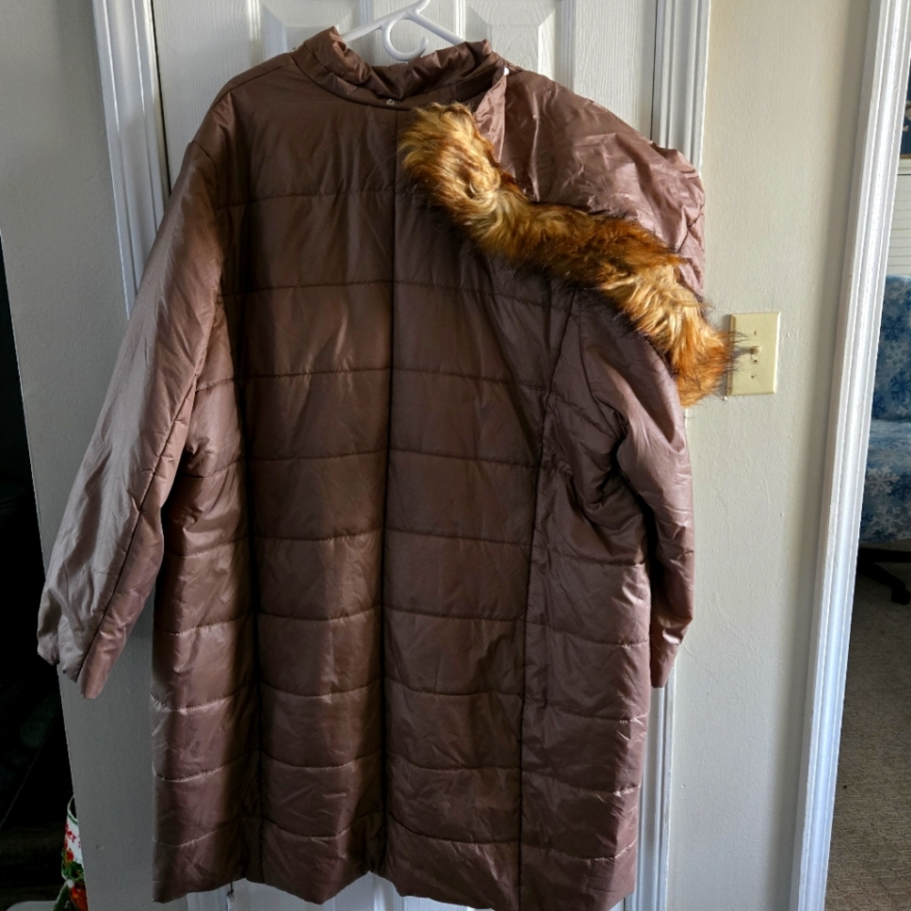 ROAMAN'S PLUS SIZE KNEE LENGTH  COAT 3X, LIKE NEW! THIS A VERY RICH PRETTY COAT. - Picture 2 of 4